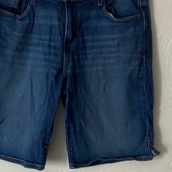 Levi’s Shorts Women’s‎ Size 10 Blue Jeans Dark Wash - Picture 2 of 12